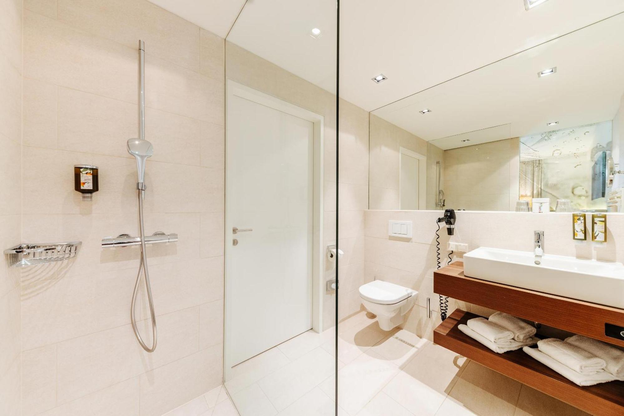 Thermenhotel Karawankenhof Villach Buitenkant foto